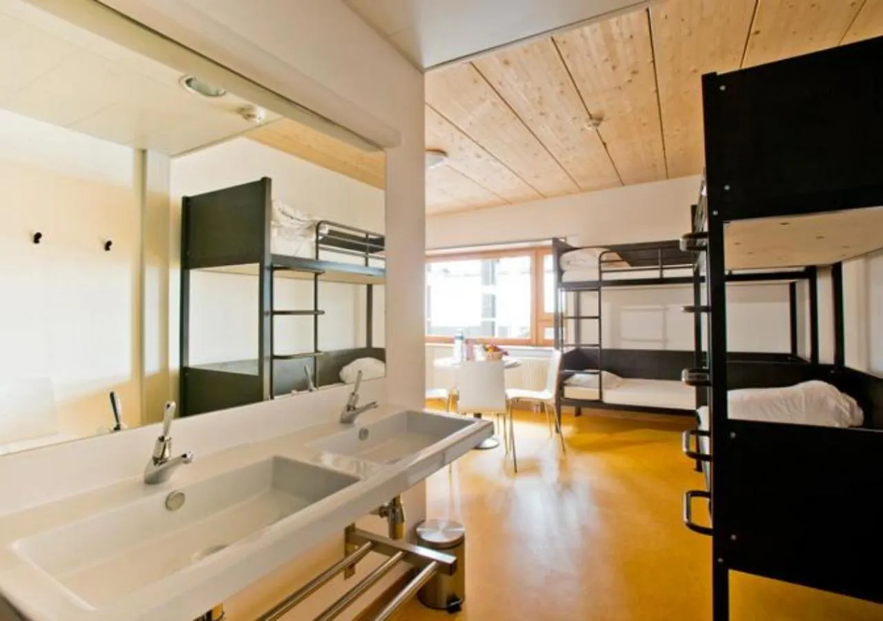 Auberge De Jeunesse Hi Paris Yves Robert Hostel