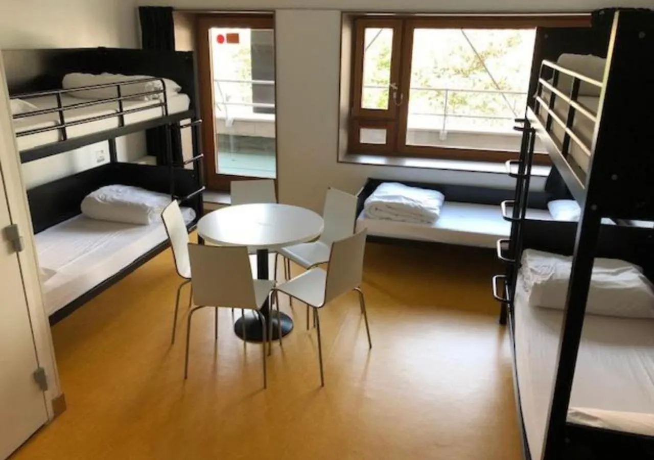 Auberge De Jeunesse Hi Paris Yves Robert