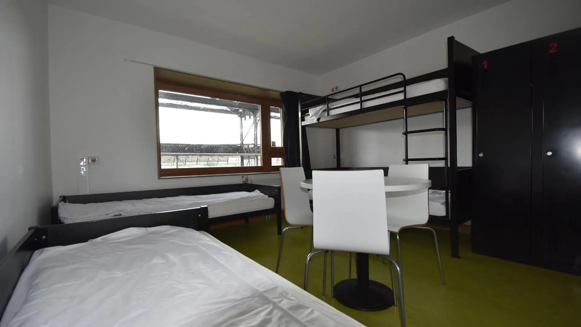 Auberge De Jeunesse Hi Paris Yves Robert 0*,  France